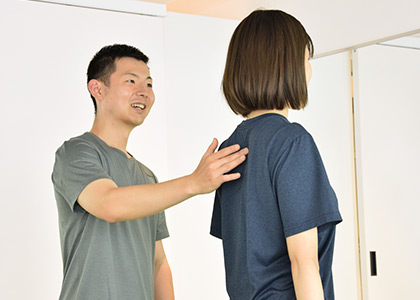 姿勢を整えることで痩せやすく、肩こり・腰痛の出にくい身体に。
